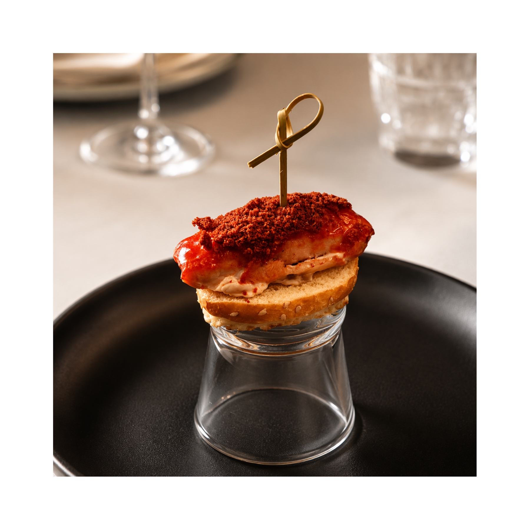 Flamenquín frío de morcilla con gel de pimiento de Cafetería Doña Remedios